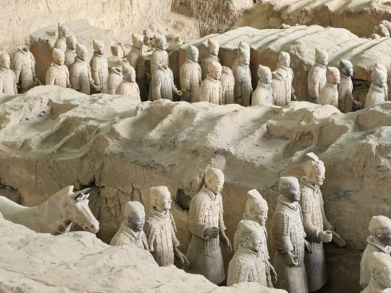 Mortuary temple deir bahri terraces statues