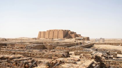 How Sumerian cities worked: temples, canals and crowded streets in early Mesopotamia