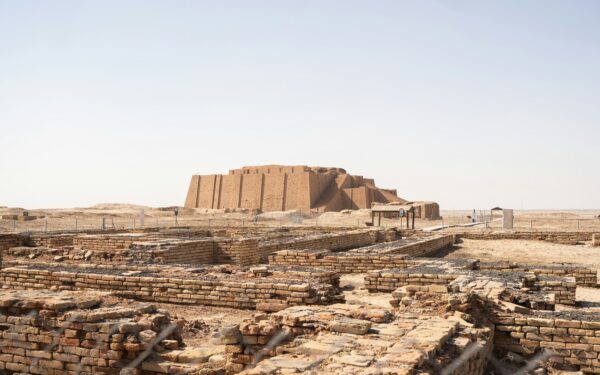How Sumerian cities worked: temples, canals and crowded streets in early Mesopotamia