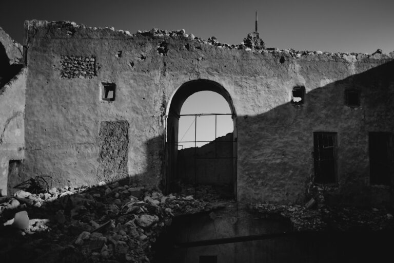 Ruins nineveh ancient mesopotamian city walls