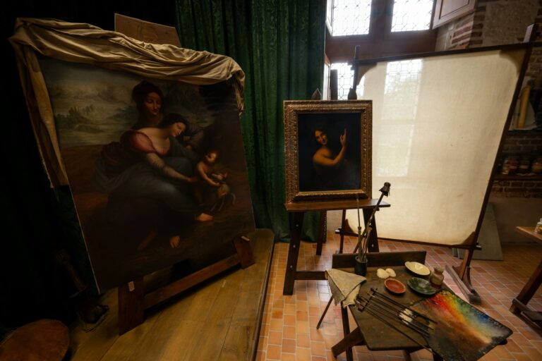 Female painter renaissance studio historical royal portrait painting