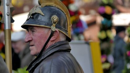 What a Roman legionary carried into battle