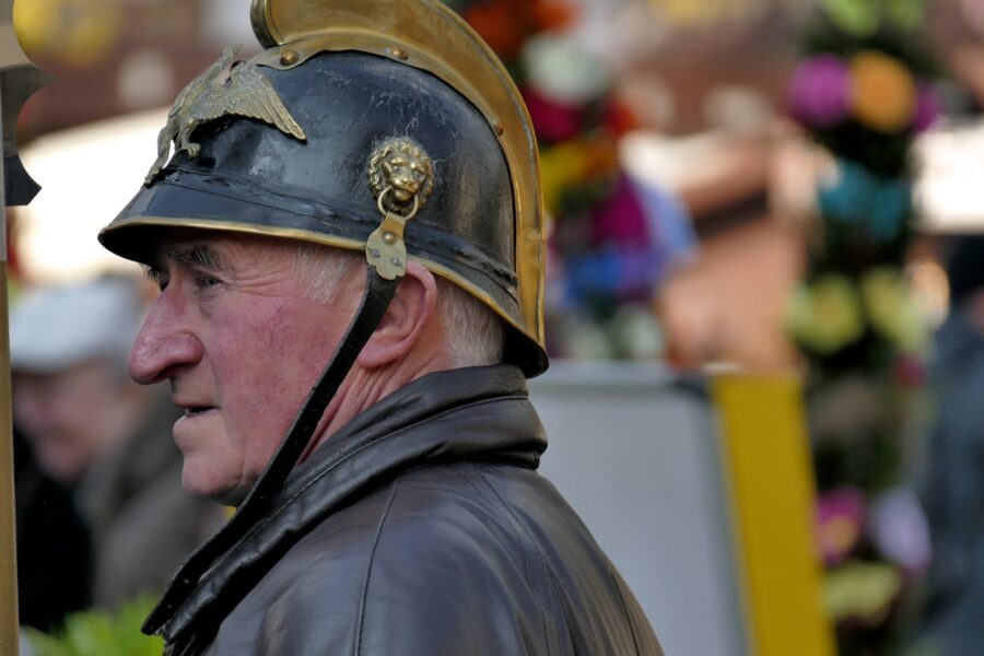 Roman legionary armor shield helmet