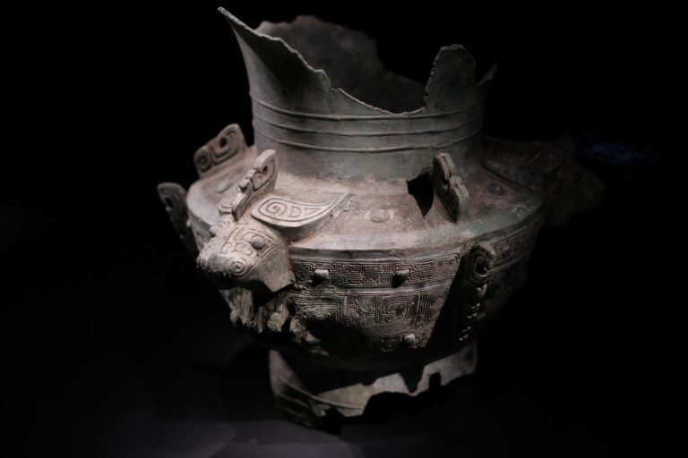 Etruscan bronze vessels