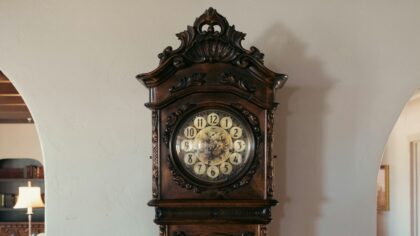 How people told time before clocks: water, candles and curious daily routines