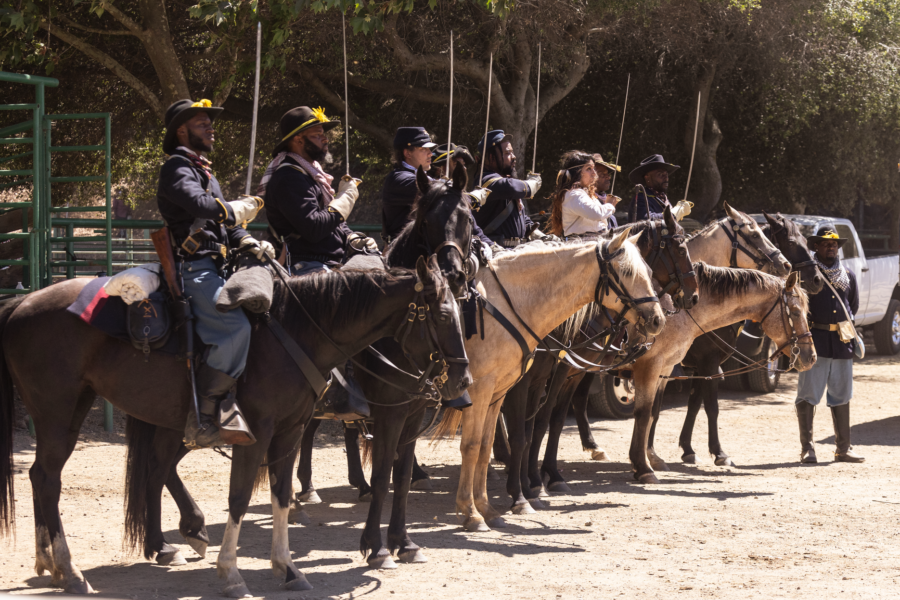Revolutionary soldiers horseback