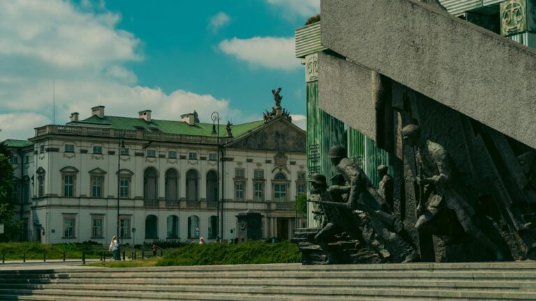 Warsaw uprising memorial monument fighters