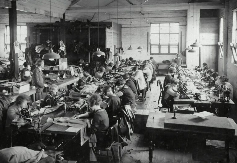 Petersburg winter palace historical photograph factory workers strike