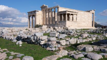 How ancient Greek homes were arranged and what that says about daily life