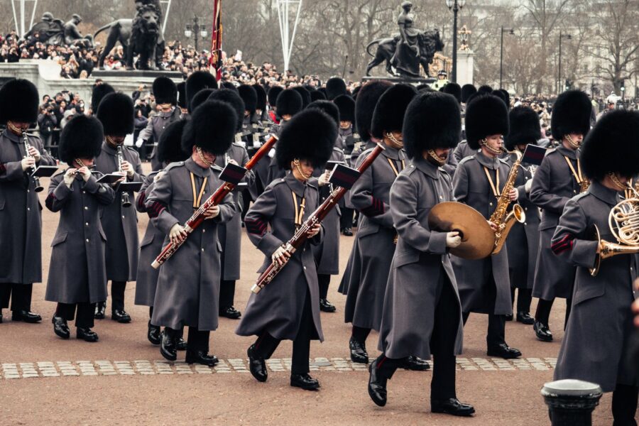 Crowded royal court
