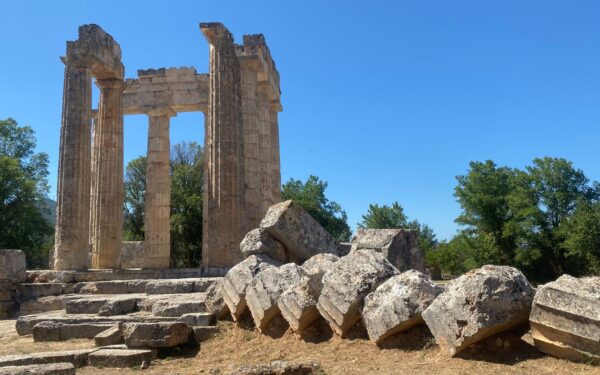 Why ancient oracle temples mattered and how people used them to make decisions