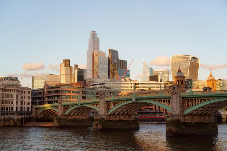 London street thames
